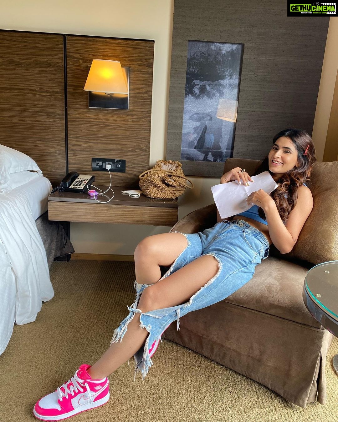 Karishma Sharma Instagram - "I am woman, hear me roar"-Cruella Reading scripts can sometimes be tough work, it's like taking stepping stones across a river. If you try to skip some, you might make things a lot harder for yourself. Very excited to be a part of the Ek Villian returns, and to be back to doing what I love most in the world..... Acting @mohitsuri @amulvmohan @arjunkapoor @tarasutaria @balajimotionpictures @tseries.official @aditya_lal