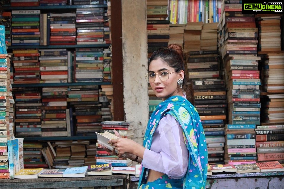 Karishma Sharma Instagram - Calcutta is not for everyone. You want your city clean and green, stick to Delhi. You want your city rich and impersonal, go to Bombay. You want them hi-tech and full of draught beer, Bangalore’s your place. But if you want a city with a soul, come to Calcutta.” – Vir Sanghvi Miss the city ❤️ Shot by @chobiwalaa__
