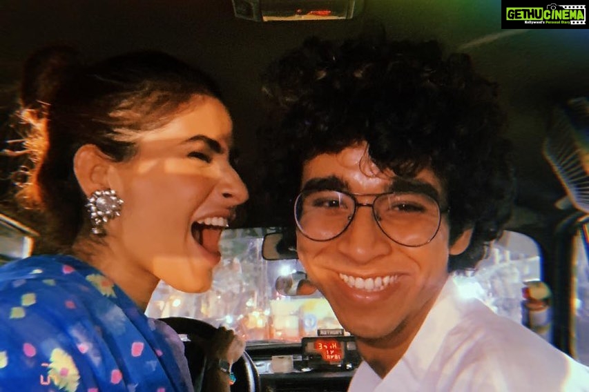 Karishma Sharma Instagram - Calcutta is not for everyone. You want your city clean and green, stick to Delhi. You want your city rich and impersonal, go to Bombay. You want them hi-tech and full of draught beer, Bangalore’s your place. But if you want a city with a soul, come to Calcutta.” – Vir Sanghvi Miss the city ❤️ Shot by @chobiwalaa__