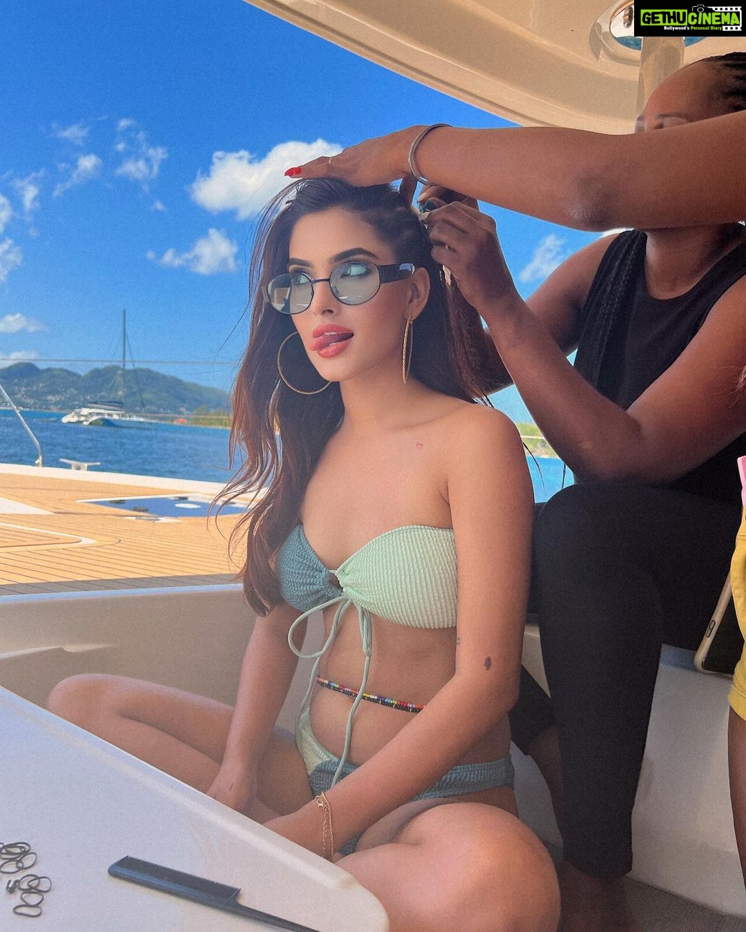 Karishma Sharma - 147.5K Likes - 🌊🌊🌞
@sandswim_
@rivaaabhatia