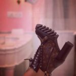 Karishma Sharma Instagram - “I Don’t Need A Weapon I’m One.” 📸 @nomadic_influenzaaa @aishwaryaa_nayak_photography 💄 @makeupbykhushikhivishra Pants @bershka Boots @louisvuitton Location @tajmahalmumbai The Taj Mahal Palace, Mumbai