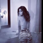 Karishma Sharma Instagram – “I Don’t Need A Weapon I’m One.”

📸 @nomadic_influenzaaa @aishwaryaa_nayak_photography 

💄 @makeupbykhushikhivishra 

Pants  @bershka 

Boots @louisvuitton

Location @tajmahalmumbai The Taj Mahal Palace, Mumbai