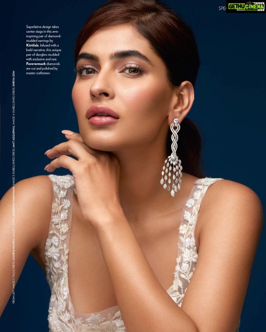Karishma Sharma Instagram - When it comes to the hour of celebration, I am spoilt (and sparkling) for choice as @forevermark’s dazzling legacy picks are everything a woman’s diamond trousseau needs. Whether it’s @diamondtreejewels’ intricately designed danglers, @notandasofficial’s gracefully crafted neckpieces or @kundan.jewellers’ ornate cocktail rings. Each jewel effortlessly exudes elegance and chicly compliments the contemporary vibe. The array of #Forevermark’s timeless stones have a flair for beautifying ensembles and glorifying her, who decides to etch an everlasting imprint. #DeBeers #Forevermark #NaturalDiamonds # RedCarpet #RedCarpetJewellery @anmoljewellers @ckcjewellers @ckcsons @kirtilalsonline @sunnydiamondsofficial Shot by @taras84 Styled by @naheedee Makeup by @flaviagiumua Hair by @makeupnhairbysanjanag