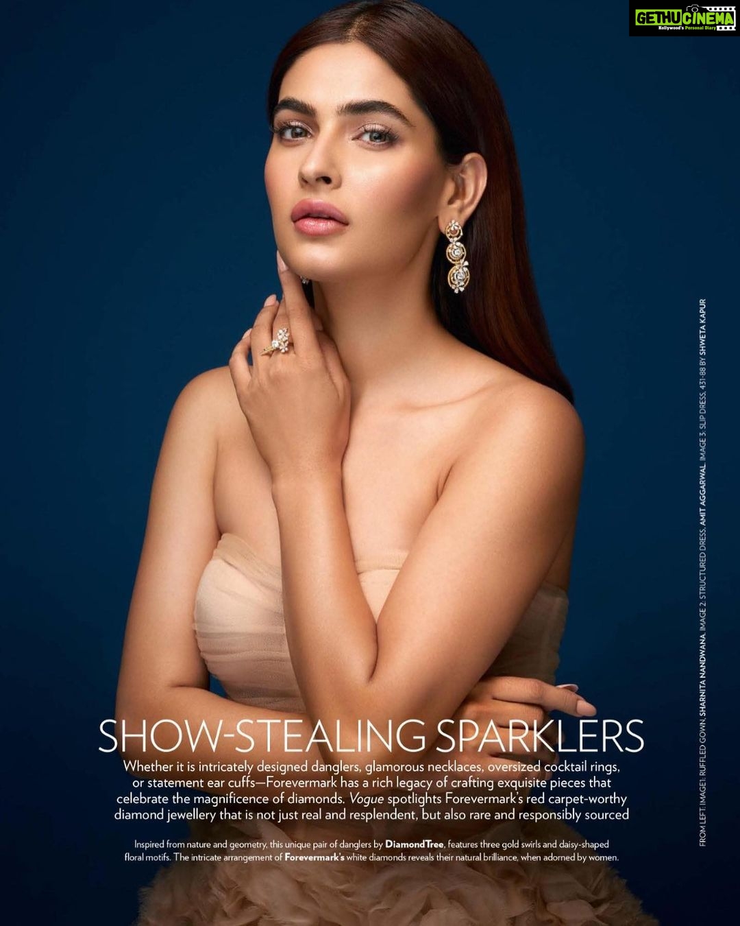 Karishma Sharma Instagram - When it comes to the hour of celebration, I am spoilt (and sparkling) for choice as @forevermark’s dazzling legacy picks are everything a woman’s diamond trousseau needs. Whether it’s @diamondtreejewels’ intricately designed danglers, @notandasofficial’s gracefully crafted neckpieces or @kundan.jewellers’ ornate cocktail rings. Each jewel effortlessly exudes elegance and chicly compliments the contemporary vibe. The array of #Forevermark’s timeless stones have a flair for beautifying ensembles and glorifying her, who decides to etch an everlasting imprint. #DeBeers #Forevermark #NaturalDiamonds # RedCarpet #RedCarpetJewellery @anmoljewellers @ckcjewellers @ckcsons @kirtilalsonline @sunnydiamondsofficial Shot by @taras84 Styled by @naheedee Makeup by @flaviagiumua Hair by @makeupnhairbysanjanag