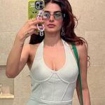 Karishma Sharma Instagram – Just dump of things I find happiness in 1) Myself 2) Good view and 3) Good food!! 🥰 4)Good company 🤗

Outfit @outxide_official 

Accessories @wear.ikram