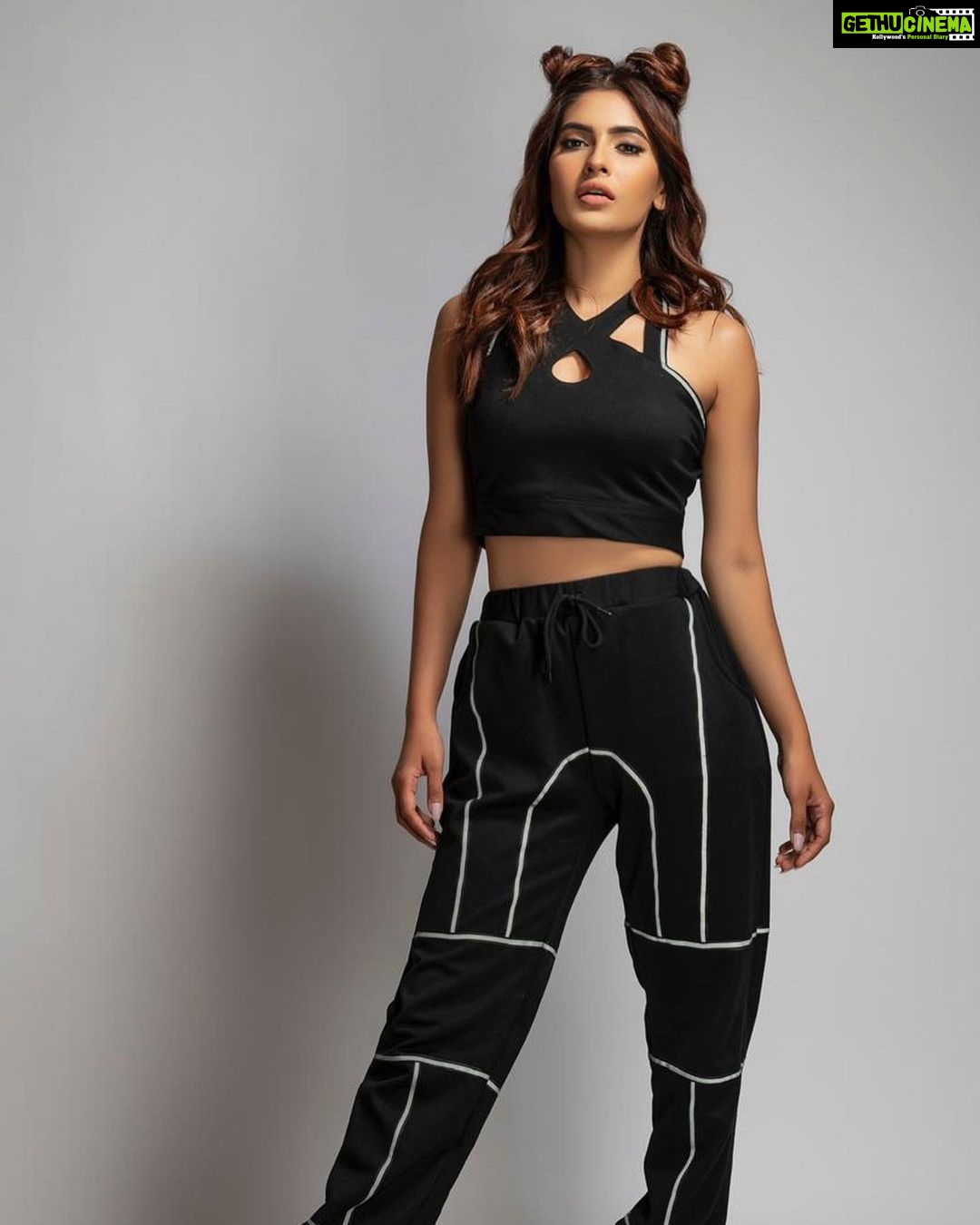 Karishma Sharma Instagram - Presenting you today “Miss Spacey in Space Buns” For @fitlookmagazine Founder @mohit.kathuria1987 Wearing @fitlookoriginals Mua @priyagulatimakeupartistry Shot by @praveenbhat Hair by @vipin_the_artist