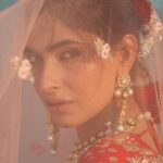 Karishma Sharma Instagram - Redefining luxury and yet holding a strong balance between heritage and modern times, @shreegkchudiwalas statement polki jewellery truly makes me anticipate a modern wedding tale. Jewellery- @shreegkchudiwalas Outfit - @vasansi_jaipur Agency - @scribbleindia @nandanisounkhiya Photographer - @biryanimasala #summerbride #bridaljewellery #polkidiamonds #pearls #jaipurbrand #indianbridaljewellery #wedding #wedmegood #bridalnecklace #jaipurjewellery #summercollection # summerwedding #diamondpolkijewellery #jewelleryaddict