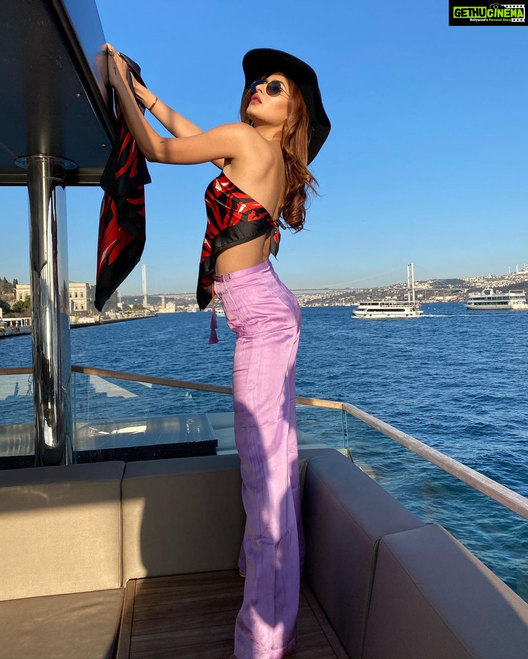 Karishma Sharma Instagram - Tastier than your Turkish Delight 😆 Outfit- Designed by meee. Comment below and tell me if you guys think I should start my own label K.S . @turkeytourism_in @goturkiye @goldcoastfilmsofficial #turkeytourism_in #goturkiye #onlyinturkiye #retürkiye #safeTourism #readyandsafeturkey #goldcoastfilms Istanbul, Turkey
