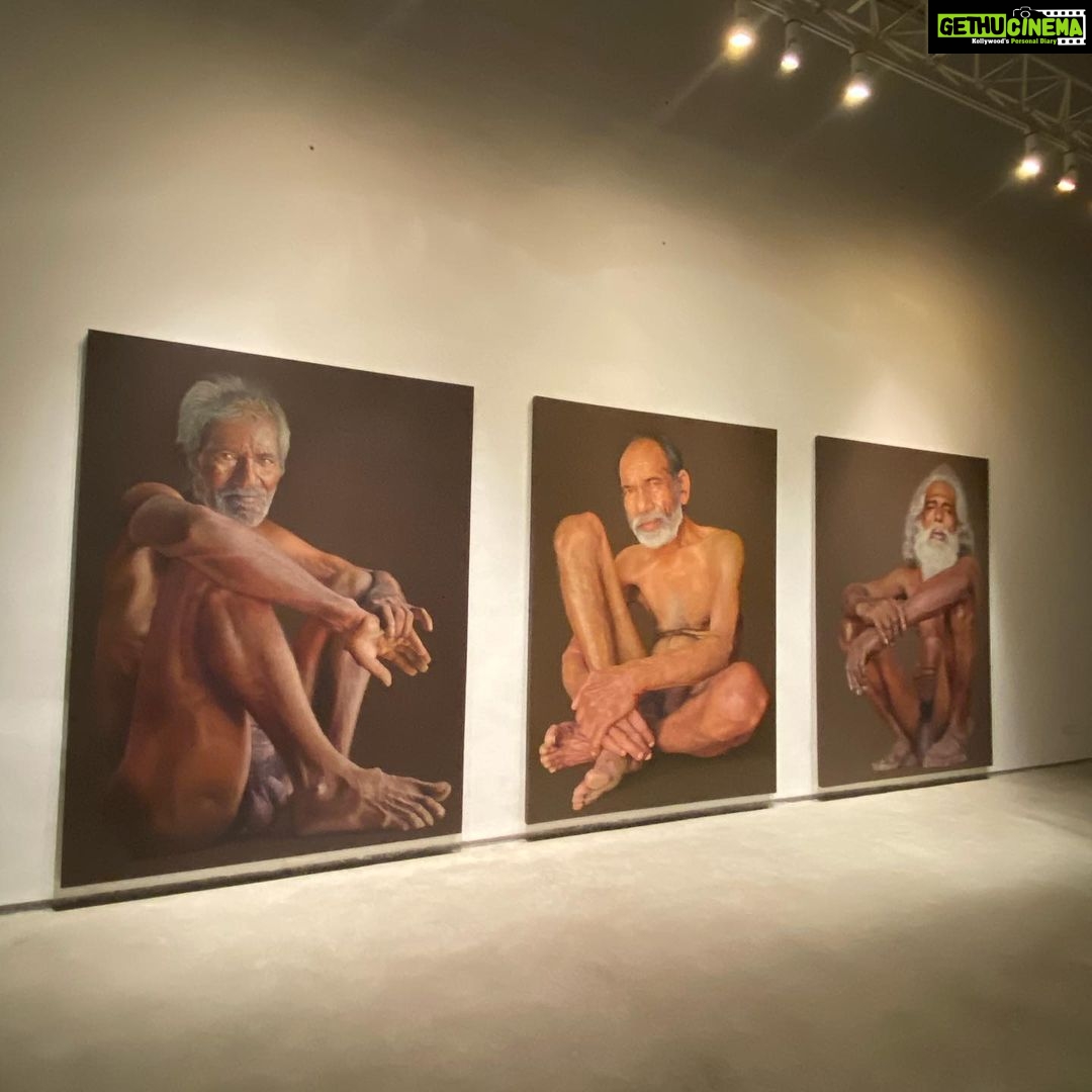 Karishma Sharma Instagram - Sunday finally was a fun day, gallery hopping. @mumbai_gallery_weekend 1st photo - @paragsonargharestudio places the human body in focus, which not only shows strength and passion, but also it’s vulnerability and sensuality. Skin maps to the soul of a human. 2nd photo- KAMA, made from the marble stones discarded in the making of deities takes the form of female pelvis bone. Playful yet poignant. It’s signifies life in a form. #Prashantpandey 3rd video- The sculpture series ‘picking up the pieces of myself’ inspired by temple sculptures, see shilo embodying myth,casting parts of her body in brass as metaphor for how we break and bring ourselves back together. #Shilo 5th photo- @rithikamerchant Invites us to ponder the age old questions of what is deemed worthy of saving and how we strike a balance? Is there a possibility of a utopia or are we chasing after the unattainable? What we take with us and what gets left behind? 6th photo - @sam_kulavoor It’s called “I like it? What is it? Hinting at notion of virtual augmented reality creating things on the screen where nothing exists in physical space.