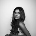 Karishma Sharma Instagram - Mia: “Don’t you hate that?” Vincent: “What?” M: “Uncomfortable silences. Why do we feel it’s necessary to talk about bullshit in order to be comfortable?” V: “I don’t know. That’s a good question.” M: “That’s when you know you’ve found somebody special. When you can just shut the fuck up for a minute and comfortably enjoy the silence. 📸 @bharat_rawail Makeup 💄 @aafreenmakeupandhair
