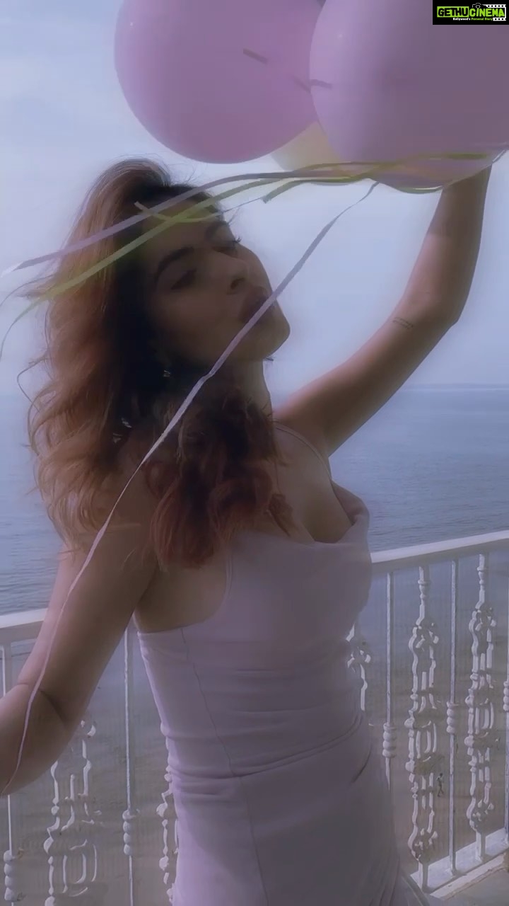 Karishma Sharma Instagram - Issa vibe 🎈🎈