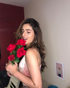 Karishma Sharma Instagram - It was just a buy yourself flower kinda day.

So she did 🌸💫