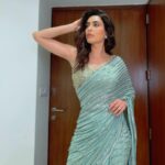 Karishma Tanna Instagram - Saree soirée 🥰 #Indian #love #potd #saree #karishmatanna Saree by @prevasu @ananyaarora2013