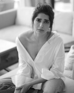 Karishma Tanna Instagram - Baawri 💕 #mood #potd #love #light