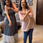 Karishma Tanna Instagram - Just goin wit the trend. P.s. don’t miss my moms clueless acting 🤪😂 #reels #mommy #reelsinstagram #love #trendingnow