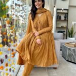 Karishma Tanna Instagram - Saal Mubarak 🙏🙏🙏🪔🪔🪔 Outfit by @hasliofficial