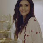 Karishma Tanna Instagram – Diwali ❤️♠️

Beautiful Decor by @floralartbysrishti 🥰🥰😍😍