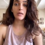 Karishma Tanna Instagram – Only if Siri was a magician 🤣🥶😬

#trending #reels #reelsinstagram #fun