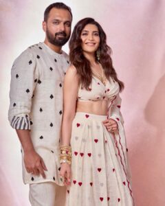Karishma Tanna Instagram - Twining game 😎
Spades ♠️ win over hearts ❤️ 

Outfits by @stylemati 
Hair by @shefali_hairstylist.81 
Jewelry
 @minerali_store 
 @osvagindia 
@melange_pr

Shoes @gucci

@stylebysaachivj 
@nehha_o
Click by @dieppj