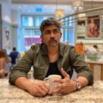 Karthik Kumar Instagram - September In UK/Ireland. A good #standupcomedy show is like meeting your best friend for a coffee! Come watch Aansplaining at #UK & #Ireland : September 2022. Tickets in Bio❤️