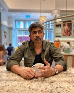 Karthik Kumar Instagram - September In UK/Ireland. 
A good #standupcomedy show is like meeting your best friend for a coffee! 
Come watch Aansplaining at #UK & #Ireland : September 2022. 
Tickets in Bio❤️