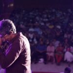 Karthik Kumar Instagram - #Aansplaining on tour. A show that makes Happy- not just me. Next cities #coimbatore #chennai #dubai Tickets in bio.