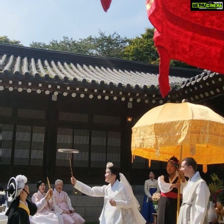 Karthika Nair Instagram - 🇰🇷❤🇬🇧 The best wedding ever! Soo proud to be a part of this special couples journey from college life to married life... Love you @___jamie.l my Seoul sista! 서울 - Seoul