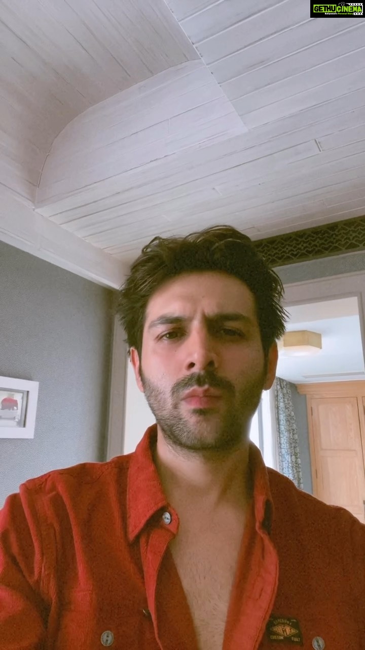 Kartik Aaryan Instagram - Doritos didn’t let me eat even a single Chip 😡 Ab toh Shoot hi nahi karunga TVC 😡