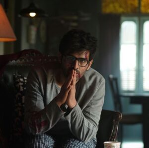 Kartik Aaryan Instagram - On Cloud Nine Right Now !! 🙏🏻 Stoked with the humongous response of the Janta Janardan and all the reviews to #Freddy 🙏🏻🐢 Its not Friday, Its #FreddyDay 🖤