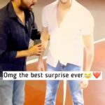 Kartik Aaryan Instagram - Mujhe hi bula liya hota, Cutout ki kya zaroorat thi 😂❤️ But a very thoughtful welcome ❤️ Reposted • @viralbhayani MADNESS and FAN FOLLOWING of Kartik Aaryan is something i have not seen in a while for any other. This video of a boy carrying Kartik’s cut out to pick her friend from the airport shows what all people do for him and his connect with the people and mass is UNREAL ❤️ #kartikaaryan 🎥 @priyanka_trisal