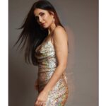 Katrina Kaif Instagram - Nykaa Femina Beauty Awards 💫 *Beauty Entrepreneur of the Year 💁🏻‍♀️ *Best Matte Blush Award : Kay Beauty 💄 Big wins for @kaybykatrina , so proud of our entire team who has made this dream a reality ❤️ With our girls @vibhutivarma @miss.walia 👯 #feminanykaabeautyawards #kaybeauty #itskaytobeyou #nykka