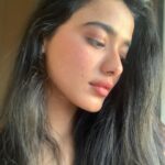 Ketika Sharma Instagram - Golden hour things 💁🏻‍♀️ #uncontrollable #selfies #happening #nofilterneeded #goldenhour #stuff #love #and #golden #light