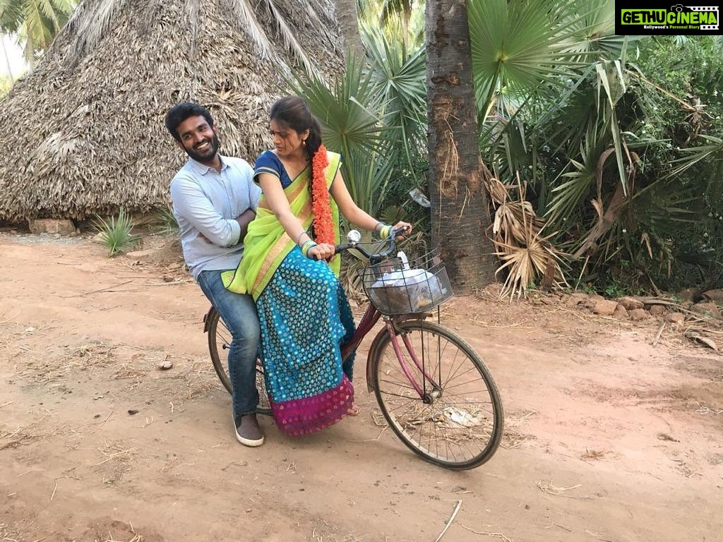 Kiran Abbavaram Instagram - Suggest a caption for this picture 🤷🏻♂️ #ThrowbackThursday #RajaVaaruRaniGaaru #rvrg @rahasya_gorak