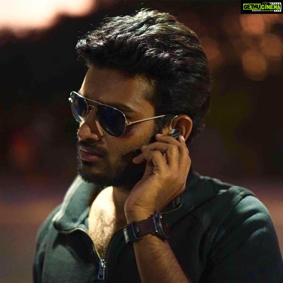 Kiran Abbavaram Instagram - Lokakalyanartham jarige konni vipareethamulu melanti manava mathrikulaku mundugane artam kavu - Bounty hunter 'Arjun '. Dailouge from @girishveluru -Arjuna phalguna ❤️ #throwback