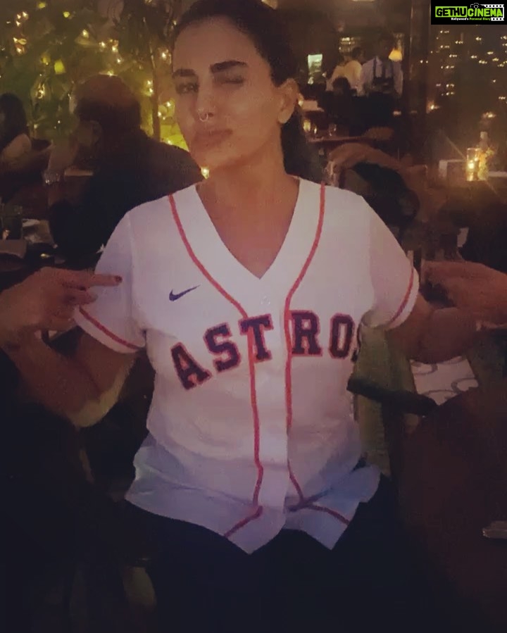 Kirti Kulhari Instagram - #waytogo #astrosbaseball 2022 World Champions 🥳❤️ #Houston #Texas Love from #India 💓 And thank u @sourabh_sanduja for this beautiful #astrojersey @nike 😎 Now m a fan too 🤓