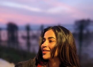 Komalee Prasad Instagram - Painting the sky , making it mine ❤️‍🔥💫