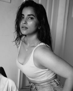 Komalee Prasad Instagram - Seriously chilling at home… 📞🐼 #monochrome 📸 @the_pixel_farmer