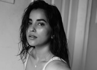 Komalee Prasad Instagram - Seriously chilling at home… 📞🐼 #monochrome 📸 @the_pixel_farmer