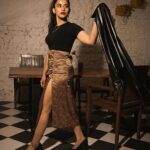 Komalee Prasad Instagram - Let me be your woman… 🎩🪄🎶 . . . 👗 @sumaiah.tabassum 📸 @the_pixel_farmer 💄 @makeupbyramakrishna 💆🏻‍♀️ @naidukavala