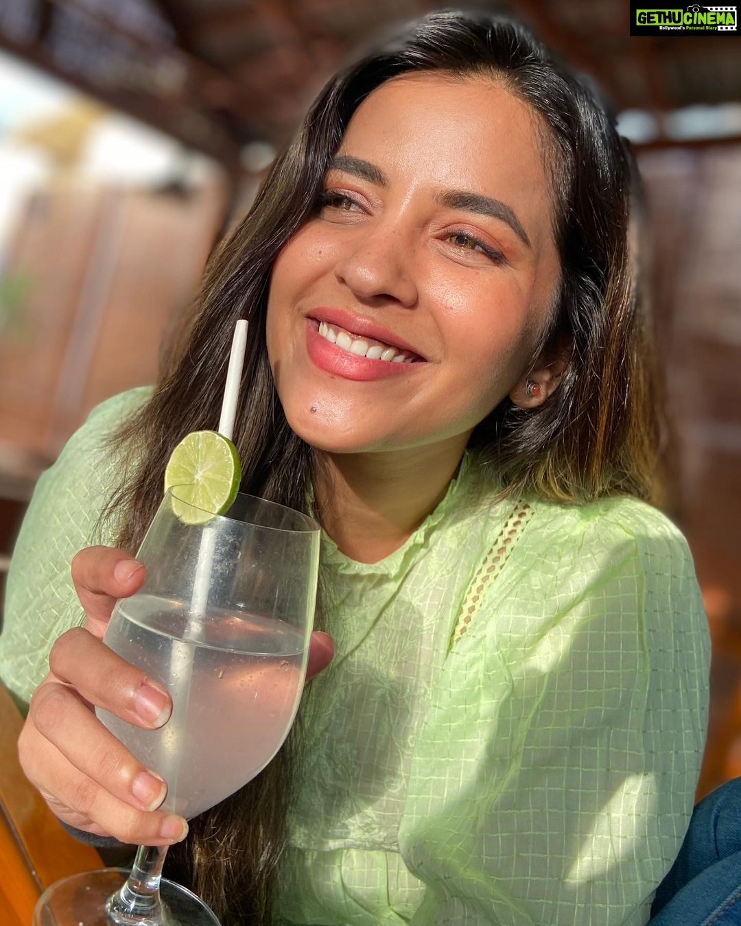 Komalee Prasad Instagram Just a Thursday dose of sunset 🌤 , lime