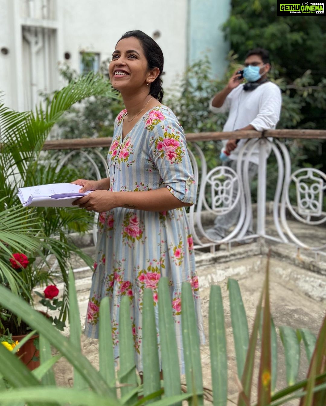 Komalee Prasad Instagram - #modernlovehyderabad ♥️ Dear @venkateshmaha I (Indu) have learnt and felt a million things in this journey of finding my penguin. You’ve taught me to laugh , to be stupid , to be truthful, to fall in love with myself and most importantly to not bother of what the society thinks of me. My perfectionist , my strength and my biggest light who always stayed in the shadows. I am forever grateful to you. Thanking you would only put an end to all these feelings so I wouldn’t while I hope to work with you again and again. You are my first dream to come true ♥️ Dear @adityajavvadidop you were always the calm to my storm. I was at so much ease and so comfortably showed my flaws knowing you were there behind the camera. Favourite for many reasons ♥️ Dear @puja.kolluru @raghunadhkotteda @rajesh.katta3 Toxic workaholics! This is the first time I’ve known what it is to get inspired by a brilliant team like yours. When I get tiered , I’d always look at you three and start again ♥️ Dear @shilpagns you delivered perfection. Reality of this nerd is so beautiful only because of your judgment. You are already a family ♥️ Dear @priya.kolluru @bhavanasagi @livpavani the besttttt costars I could ever ask for. Those vanity talks , tears , having each other’s back , everything will always remain special to me. Each of you are my favourite gems ♥️ @ankithkoyyalive @rag_mayur Indu is incomplete without Adi and the bowerbird . Had a fun time shooting. Thank you ♥️ @elahe_hiptoola Thank you for those warm , long and tight hugs. Looking at you looking at me would calm down all my anxiety. I’d cherish this friendship always ♥️ Indu will forever be etched in my heart. Thank you for all the love you all showered on us. Signing off ♥️