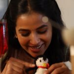 Komalee Prasad Instagram – #modernlovehyderabad ♥️

Dear @venkateshmaha I (Indu) have learnt and felt a million things in this journey of finding my penguin. You’ve taught me to laugh , to be stupid , to be truthful, to fall in love with myself and most importantly to not bother of what the society thinks of me. My perfectionist , my strength and my biggest light who always stayed in the shadows. I am forever grateful to you. Thanking you would only put an end to all these feelings so I wouldn’t while I hope to work with you again and again. You are my first dream to come true ♥️

Dear @adityajavvadidop you were always the calm to my storm. I was at so much ease and so comfortably showed my flaws knowing you were there behind the camera. Favourite for many reasons ♥️

Dear @puja.kolluru @raghunadhkotteda @rajesh.katta3 Toxic workaholics! This is the first time I’ve known what it is to get inspired by a brilliant team like yours. When I get tiered , I’d always look at you three and start again ♥️

Dear @shilpagns you delivered perfection. Reality of this nerd is so beautiful only because of your judgment. You are already a family ♥️

Dear @priya.kolluru @bhavanasagi @livpavani the besttttt costars I could ever ask for. Those vanity talks , tears , having each other’s back , everything will always remain special to me. Each of you are my favourite gems ♥️

@ankithkoyyalive @rag_mayur Indu is incomplete without Adi and the bowerbird . Had a fun time shooting. Thank you ♥️

@elahe_hiptoola Thank you for those warm , long and tight hugs. 
Looking at you looking at me would calm down all my anxiety. I’d cherish this friendship always ♥️

Indu will forever be etched in my heart. Thank you for all the love you all showered on us. Signing off ♥️
