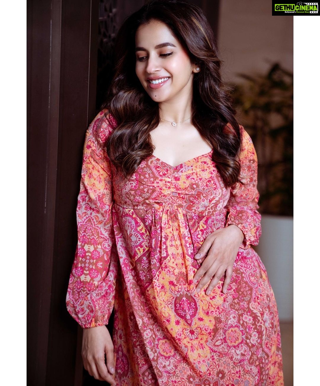 Komalee Prasad Instagram - 1 , 2 or 3 ???? πΈβ¨π Wearing @aarkeritukumar Styled by @shilpagns Photographer @vincentkingstudios Makeup @makeupbyramakrishna Hair @naidukavala For #modernlove #modernloveonprime