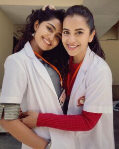 Komalee Prasad Instagram - Back to shooting with my loveee @anupamaparameswaran96 ❤️😘and us entertaining everyone on the set! 
#rowdyboys 🔥