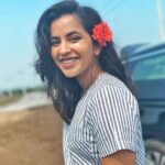 Komalee Prasad Instagram – Sending love smiles and roses ❤️😀🌹
PC @tprashanti 😘