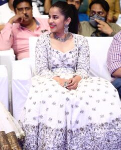 Komalee Prasad Instagram - Dressed to chill… 🤍🥤 . . Styled by my darling @rekhaboggarapu 😘 Wearing @preesha_official 🤍 Makeup @makeupbyramakrishna Hair @raviwigs Park Hyatt Hyderabad