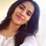Komalee Prasad Instagram - Vintage!! Both filter and her !! 🤍
