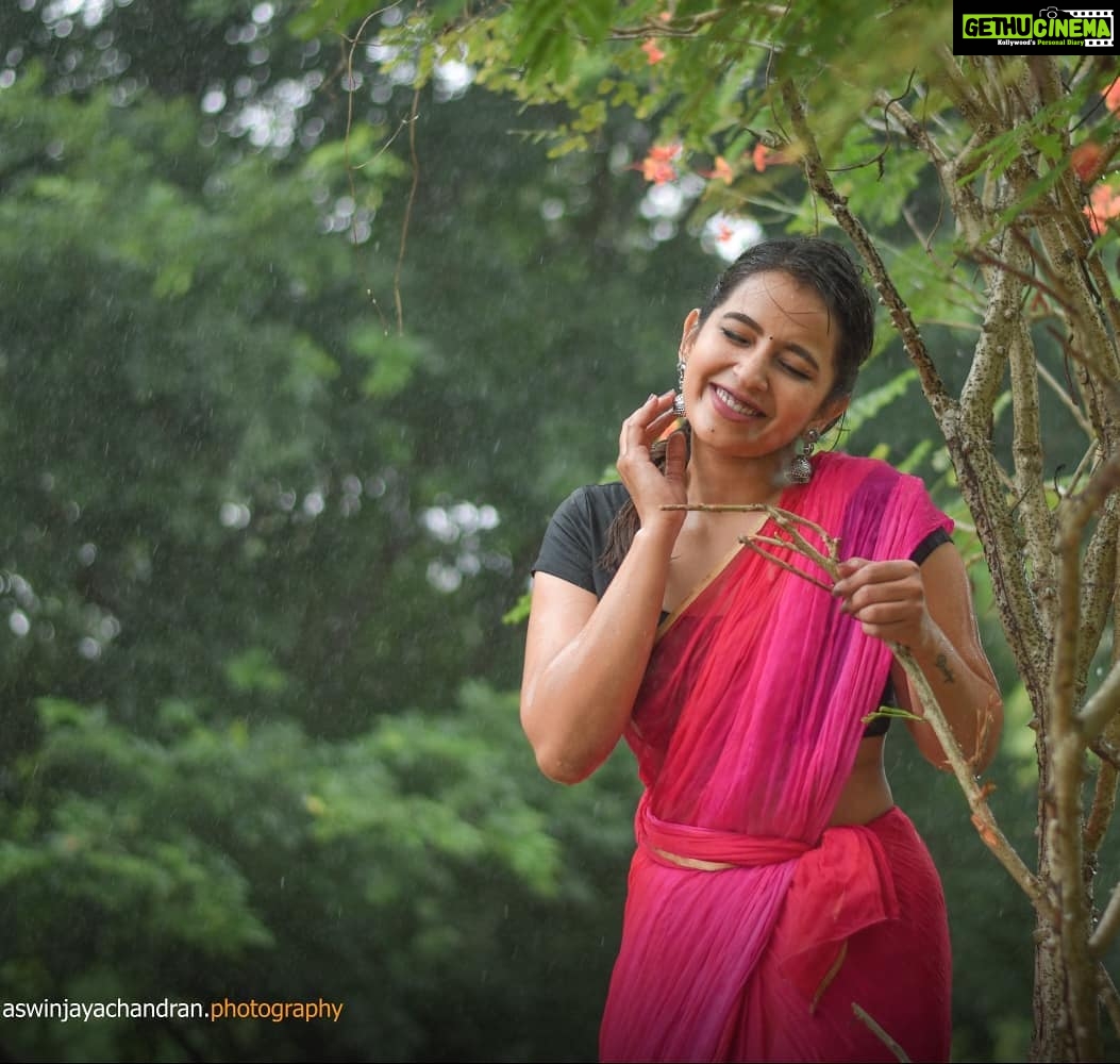 Komalee Prasad Instagram - The rain told her , "one day a love will find you and show you what love is meant to be" GIRL IN THE RAIN ♥️ 📸@aswin_jayachandran 👗 @rekhaboggarapu