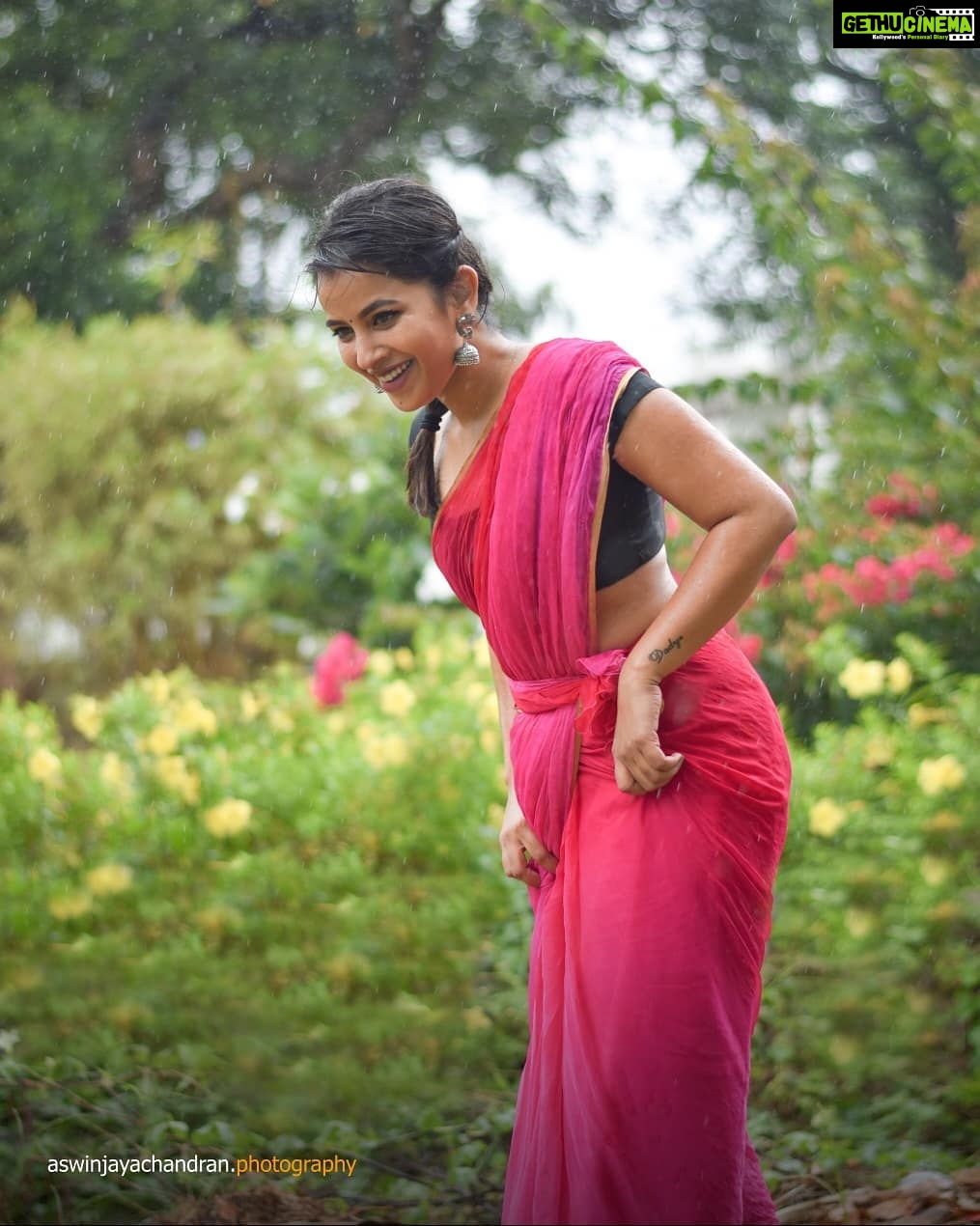 Komalee Prasad Instagram - GIRL IN THE RAIN ♥️ 📸 @aswin_jayachandran Hill Palace, Tripunithura