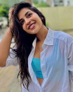 Komalee Prasad Instagram - Was all ready to head out but blame the rain if I am late 🤷🏻‍♀️🌧🌧☔️☔️ Also #helloaugust #birthdaymonth #hyderabadrains ♥️